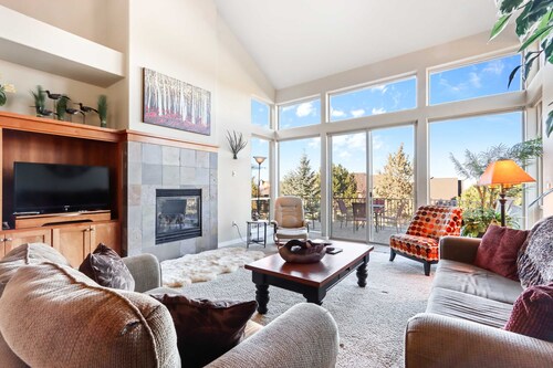 Vibrant home with fireplace, large balcony & access to indoor-outdoor pools