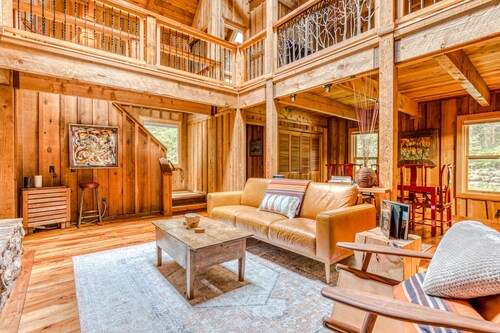 Luxe compound with private sauna, hot tub, rec house & fireplace
