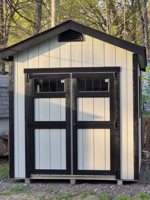 Exterior detail - Brilliant 1-bedroom with loft cabin, with views of Diamond Lake in White Cloud (White Cloud)
