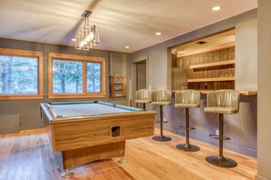 Games room - Expansive golf-view getaway with private hot tub, pool, fast WiFi & game room (Welches)