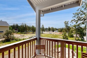 Property grounds - Quaint second floor home one mile from the ocean; with full kitchen & W/D (Manzanita)