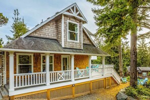 Exterior - Classic, dog-friendly beach house with vast outdoor living, hot tub & firepit (Manzanita)
