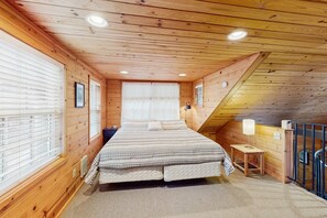 1 bedroom, iron/ironing board, WiFi, bed sheets - Cozy family friendly cottage near ocean with loft, washer&dryer and WIFI (Manzanita)
