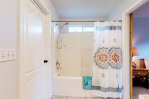 Shower, hair dryer, towels - Dog-friendly home with enclosed yard, fireplace, W&D, central AC, & streaming (Redmond)