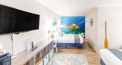Retro-fun beach suite near beach with fast WiFI - walk to downtown shops