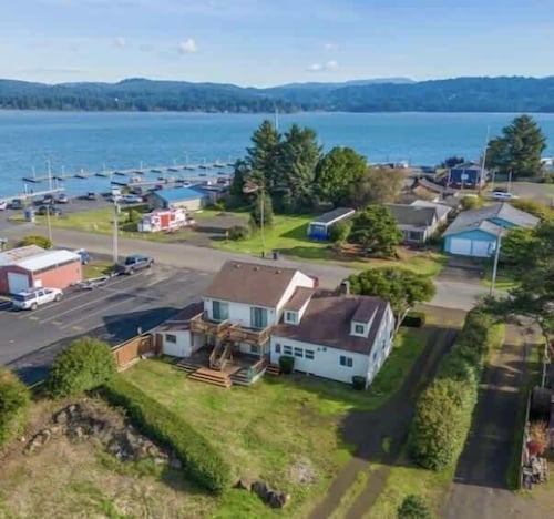 On the Water's Edge -  Dog-Friendly, Crabbing, Bridge Views & More