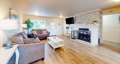 On the Water's Edge: Dog-Friendly, Crabbing, Bridge Views & More