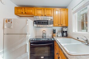 Private kitchen - Dog-friendly A-frame near the river with game room, firepit, wood stove, & grill (Sandy)