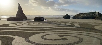 Charming dog-friendly home with ocean-view, beach access, & washer/dryer