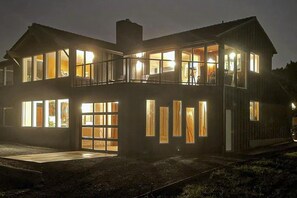 Exterior - Ocean view 70s-themed home with beach access, grill, funky interior, & W&D (Bandon)