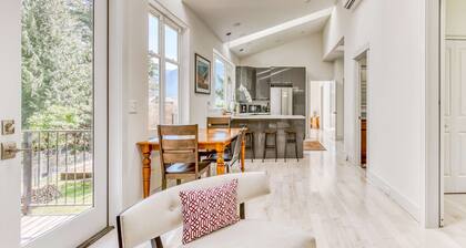 Lovely house with river & mountain views, deck, grill, washer&dryer & wood stove