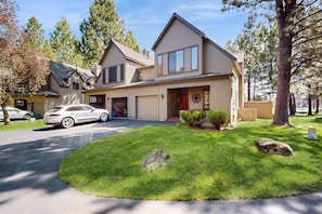 Exterior - Charming home with private hot tub, shared pool, & SHARC access (Sunriver)