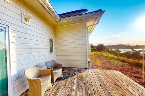 Upstairs Apartment with River Views, Free WiFi, AC, & Beach Nearby