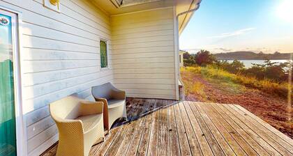 Upstairs Apartment with River Views, Free WiFi, AC, & Beach Nearby