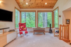 Interior - The Burrow - Your Forest Refuge by the Sandy River (Rhododendron)