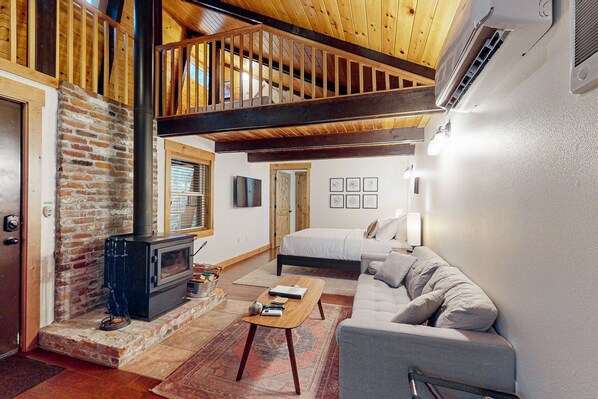 TV, fireplace, offices