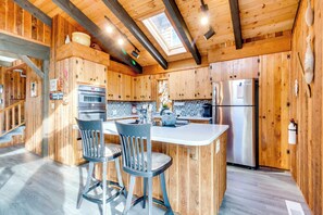 Fridge, microwave, oven, stovetop - Updated Dog-Friendly House with Private Hot Tub - 1/2 Block from Beach (Seaside)