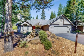 Exterior - Soothing home with hot tub, pool, tennis court, gas grill, deck, & full kitchen (Sunriver)