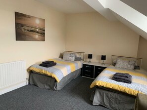 3 bedrooms, iron/ironing board, WiFi, bed sheets - 3 Bedroom Duplex - Rudgrave 31 (Wallasey)