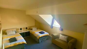 3 bedrooms, iron/ironing board, WiFi, bed sheets