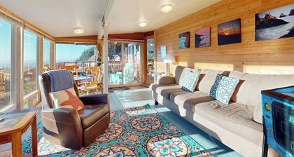 Ocean view retreat with nautical interior, grill, games, & AC