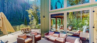 Fully rebuilt riverfront home with deck, fireplace, & W&D - dog-friendly