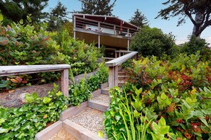 Property grounds - 2-story dog-friendly, private hot tub, deck, gas grill, wood stove, ocean view, level 2 EV charger (Manzanita)