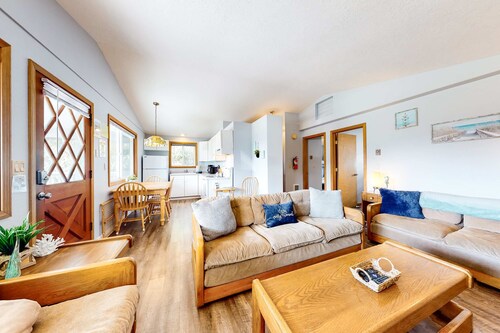 Dog-friendly home one block from the beach with deck & washer/dryer