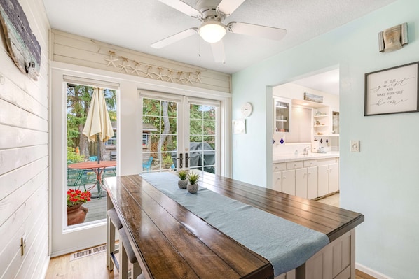 Dining - Dog-Friendly Home withFenced Oasis, Gas Grill - Walk Everywhere (Seaside)