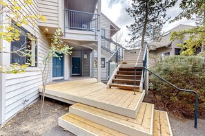 Exterior - Studio condo with shared pool & hot tub, WiFi, close to outdoor recreation (Bend)