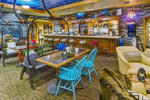 Bar (on property) - Studio condo with access to shared pools, hot tubs, close to Mt Bachelor (Bend)