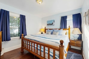 4 bedrooms, desk, iron/ironing board, WiFi