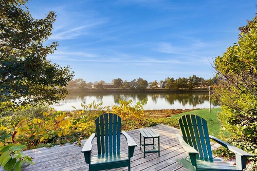 Spacious house with private hot tub on the river, dog friendly