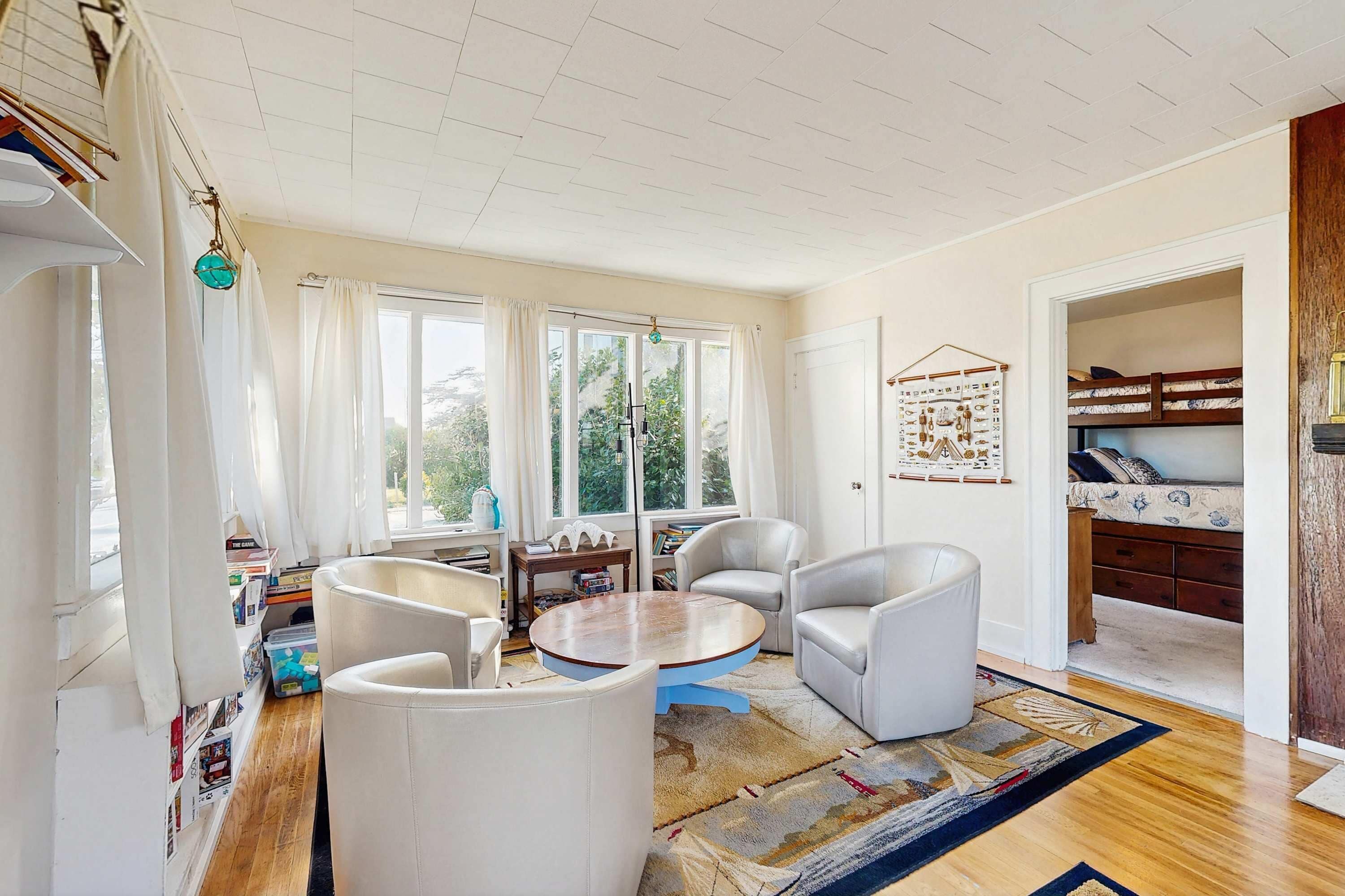4 habitaciones, escritorio, tabla de planchar con plancha y wifi 