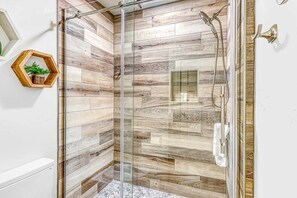 Shower, hair dryer, towels - Dog-friendly, second floor condo with pool & hot tub access, & wood fireplace (Bend)