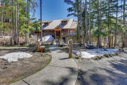 Riverfront mountain townhouse with pool & hot tub, patio, & easy ski access