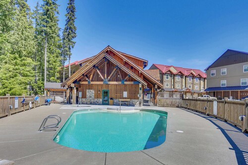Riverfront mountain townhouse with pool & hot tub, patio, & easy ski access