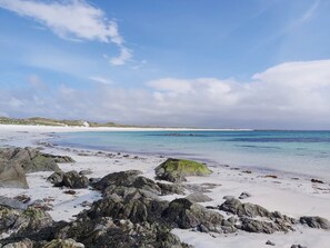 Beach - Charming Stone Cottage with Beautiful Gardens in the Heart of North Uist (HM2X+WH Isle of North Uist, United Kingdom)