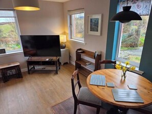 Dining - Charming Stone Cottage with Beautiful Gardens in the Heart of North Uist (HM2X+WH Isle of North Uist, United Kingdom)
