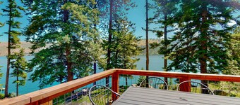 Nana and Papa's - Lakefront, dog-friendly home in Joseph with amazing yard, deck