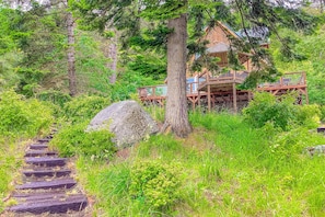 Property grounds - Lakefront, dog-friendly home in Joseph with amazing yard, deck (Joseph)