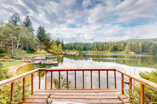 Beautiful Dog-Friendly Home on the Lake - Great Views & Private Dock
