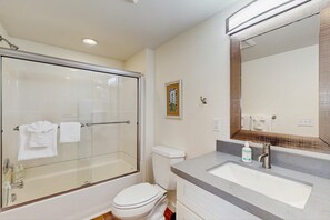 シャワー、ヘアドライヤー、タオル
