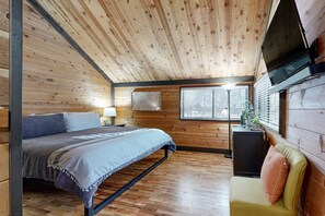 3 bedrooms, WiFi, bed sheets - in Sunriver with SHARC amenities, washer&dryer, & dog-friendly (Sunriver)