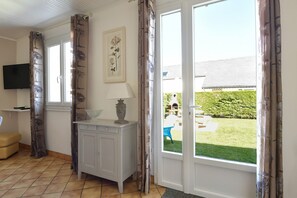 Interior - Holiday Home “Gîte Les Salicornes” with Private Terrace, Garden, and Wi-Fi (Lanchères)