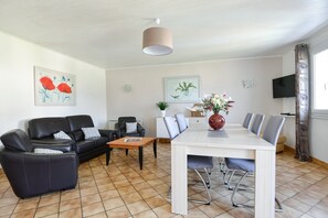 Interior - Holiday Home “Gîte Les Salicornes” with Private Terrace, Garden, and Wi-Fi (Lanchères)
