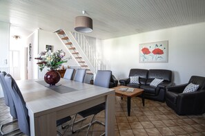 Dining - Holiday Home “Gîte Les Salicornes” with Private Terrace, Garden, and Wi-Fi (Lanchères)