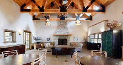Dog-Friendly Condo with Great Kitchen, Pool & Hot Tub - Close to Skiing