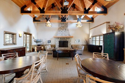 Dog-Friendly Condo with Great Kitchen, Pool & Hot Tub - Close to Skiing
