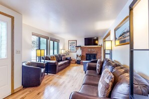 TV, fireplace, DVD player